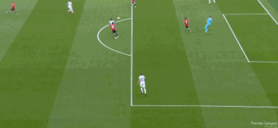  英超首现VAR争议判罚，多方质疑公平性  