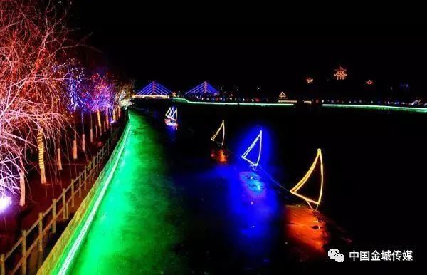  多特蒙德主场灯光改造工程竣工，夜间赛事更添魅力  